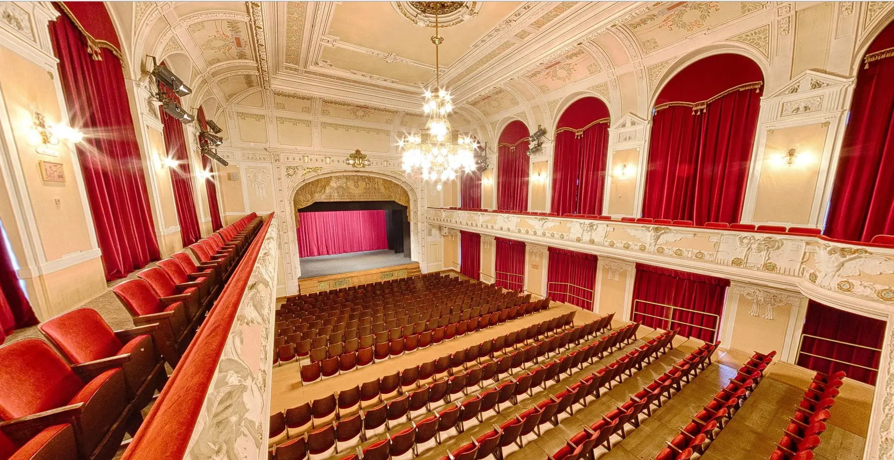 De grote zaal van het 